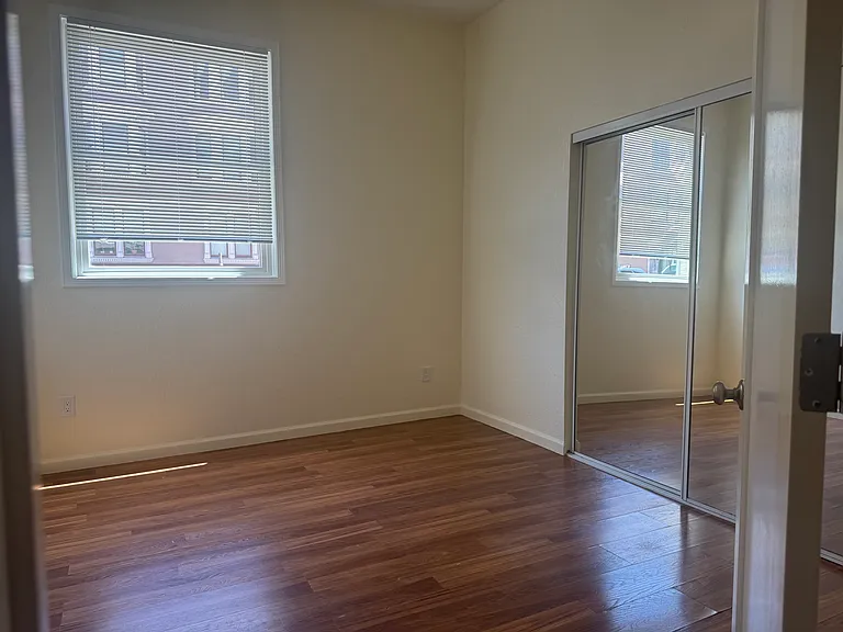 1501 Larkin St — Photo 7