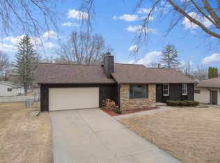 3020 Sunshine Pl, Green Bay, WI 54313