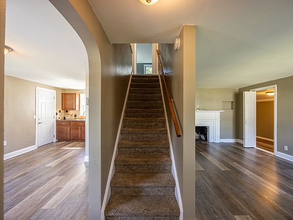 3rd image of 141 Maiden Ln