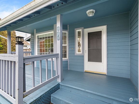 3rd image of 808 Mountain Aire Court NW
