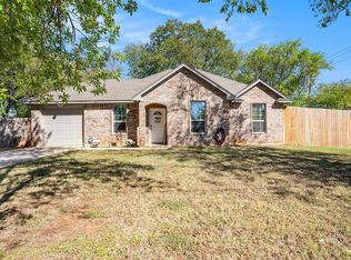 202 Gatrix Ave, Cleburne, TX 76033