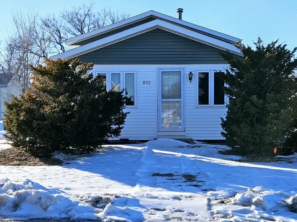 802 S 15th St, Aberdeen City, SD 57401