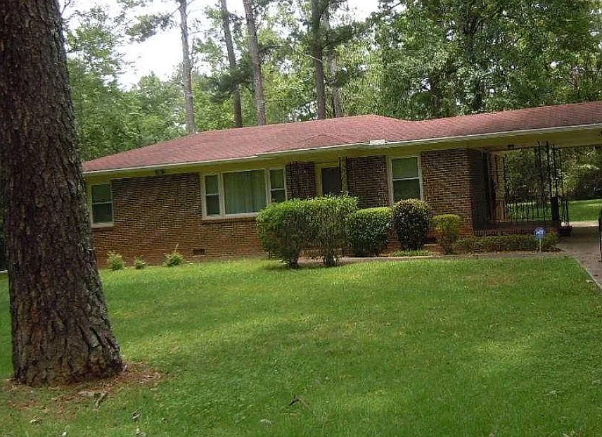 1st image of 128 Lake Dr NE