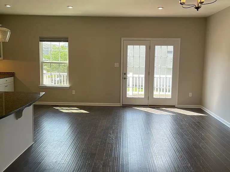 331 S Parkway Dr — Photo 40