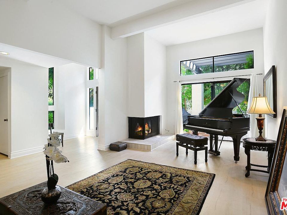 1st image of 1553 Palisades Dr
