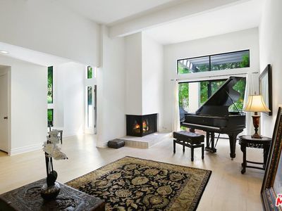 1553 Palisades Dr, Pacific Palisades, CA, 90272