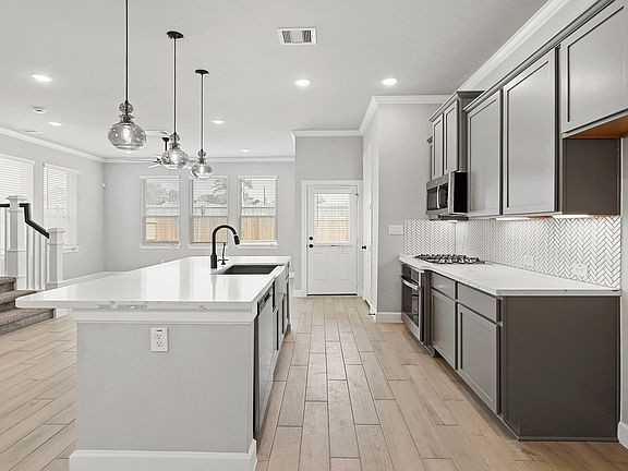 Sprawling island with pendant lighting