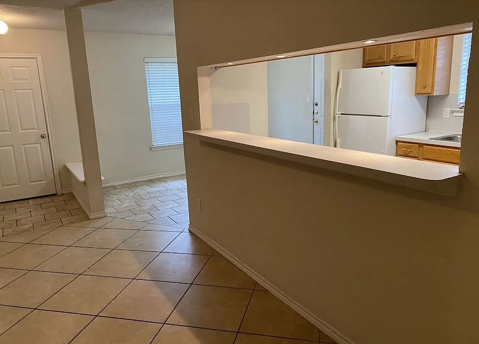 1st image of 945 Willow Pond St #945
