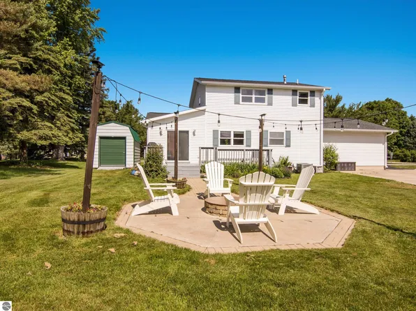 4434 Ridgemoor Dr, Traverse City, MI 49684
