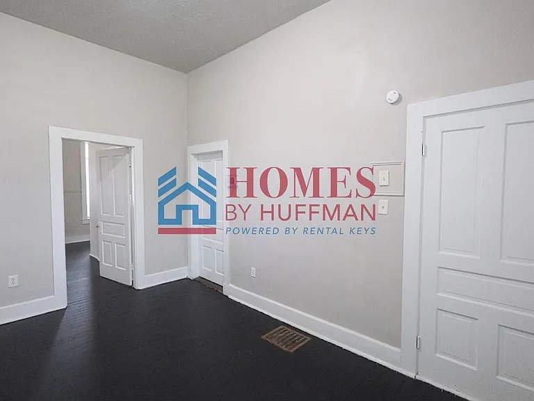 1001 North Governor Street — Photo 12