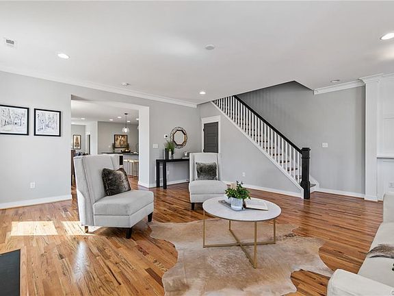5th image of 3021 W Marshall St