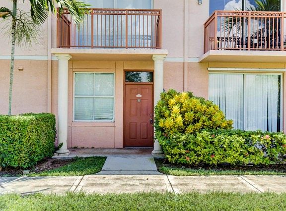 3rd image of 2054 Alta Meadows Ln APT 2411