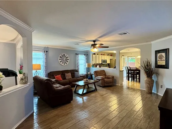 417 Quail Hollow Dr, Hutto, TX 78634