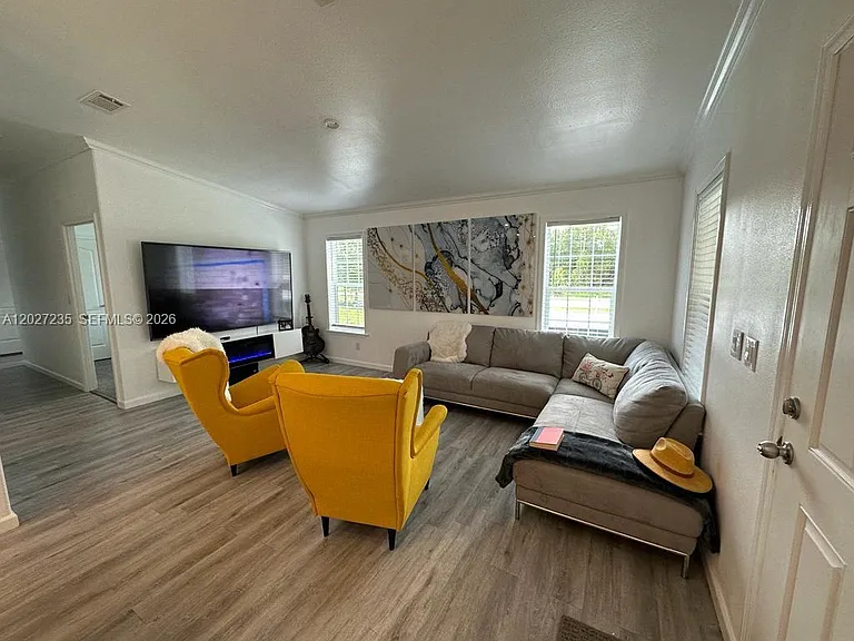 725 N Willow St — Photo 13