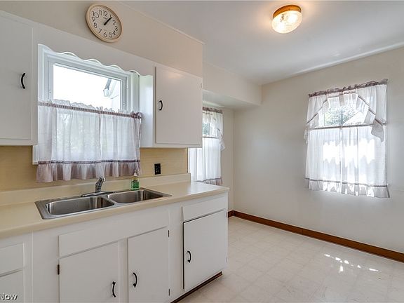 4th image of 1701 Brown St