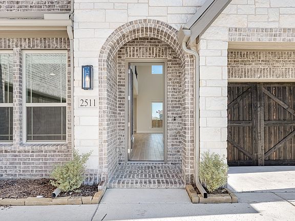 4th image of 2511 Cayman Way