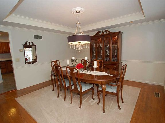 4th image of 1296 W Eastman Ln