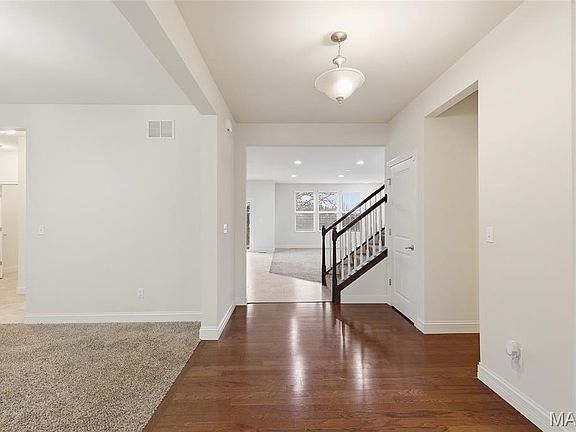 2nd image of 312 Chestnut Creek Cir