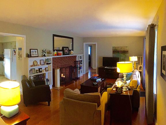 3rd image of 107 S Summit Ave