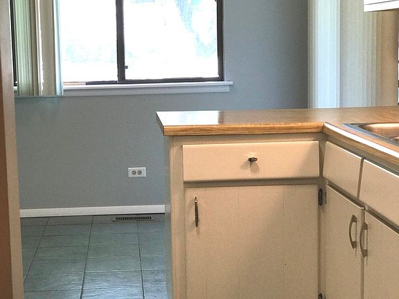 4th image of 93 Lambert Dr Unit D1