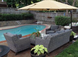 5301 Ravensworth Rd, Springfield, VA 22151