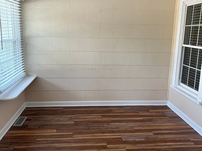 900 Laurel St — Photo 18