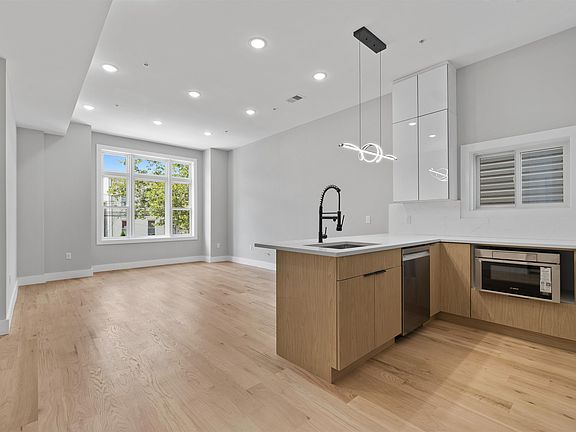 3rd image of 30 Cambridge Ave #2