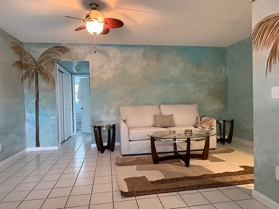 9 N Birch Rd #402