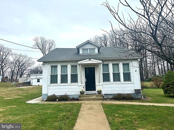 2nd image of 2554 Hill Rd