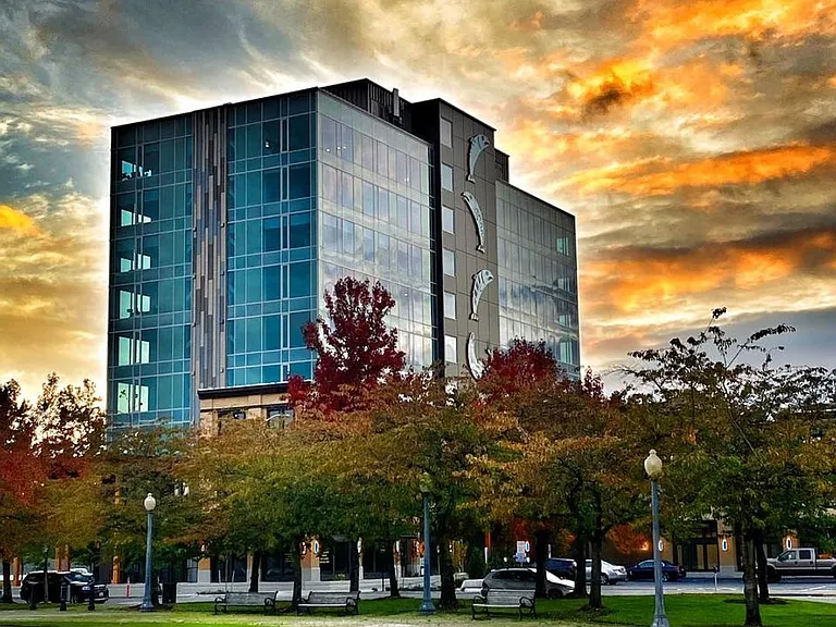 Views on Fifth — Photo 105