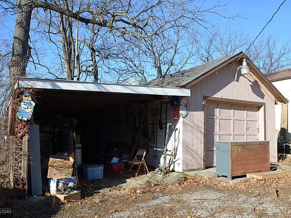 3rd image of 1407 D Ave W