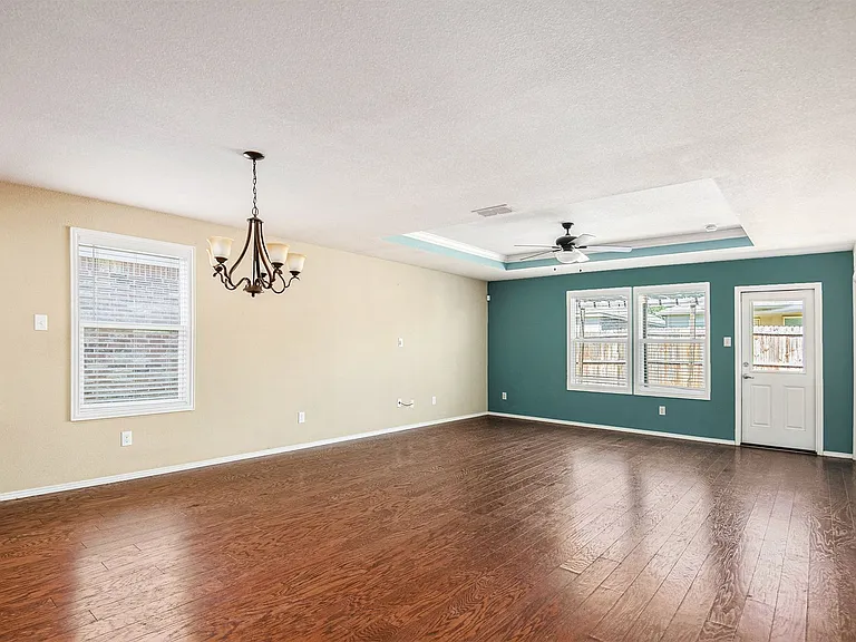 304 Chert Ln — Photo 3