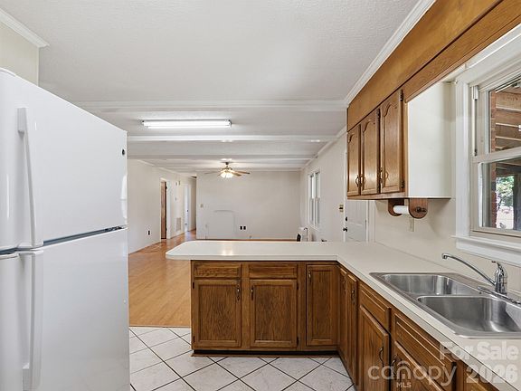 5th image of 400 Pitts School Rd NW