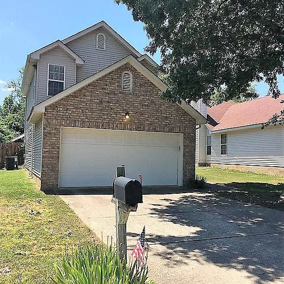 906 Bexhill Ct S — Photo 2