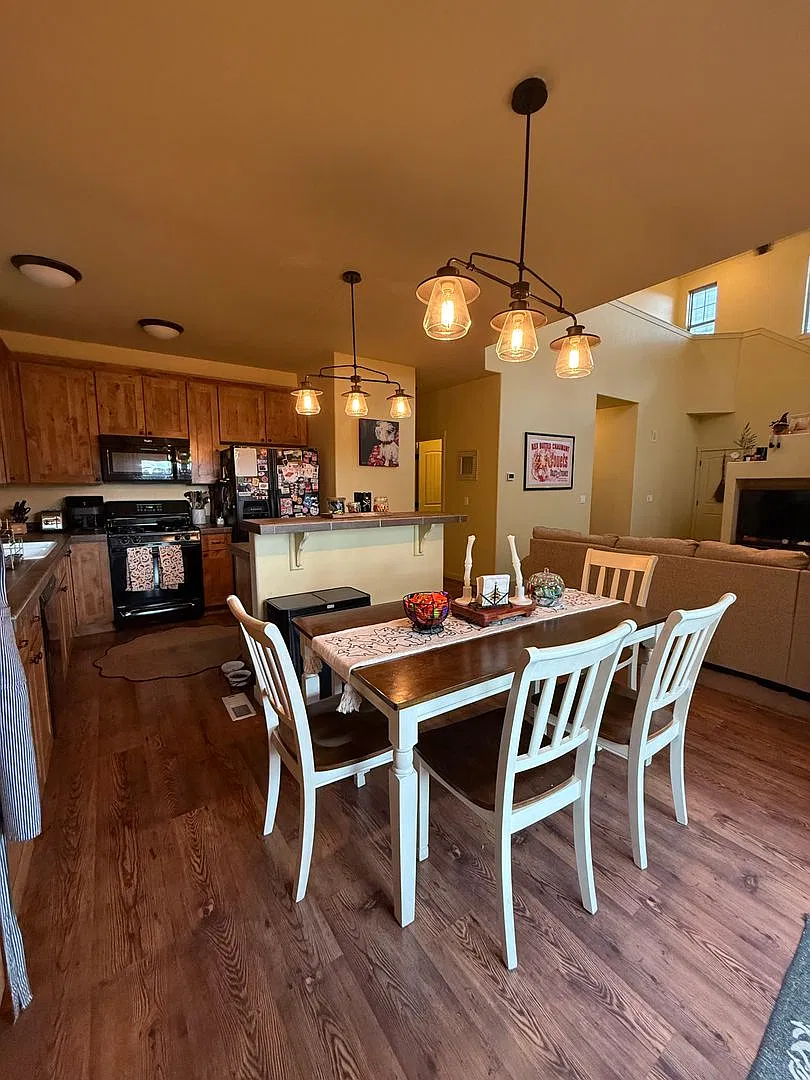 Three Bedroom Three Bath Home in Ironbridge — Photo 4