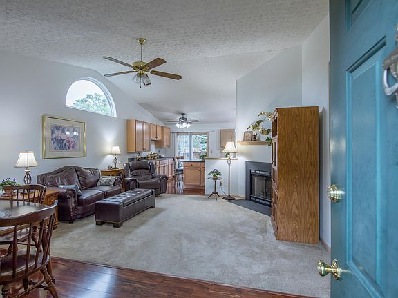 4th image of 144 Hardman Dr