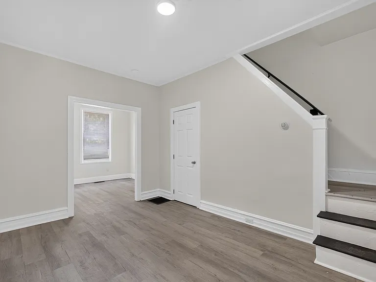 109 N Warren St — Photo 5