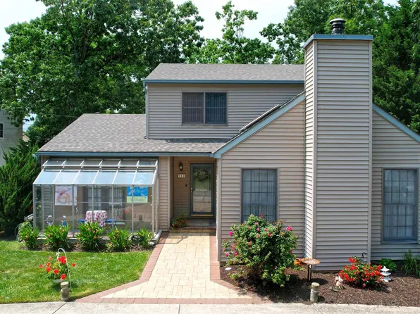 910 Elm Ave, Absecon, NJ 08201