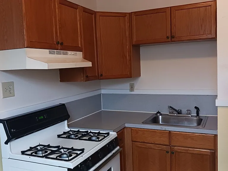 133 N Market Blvd — Photo 2