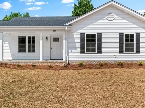 859 W Lee Ave, Yadkinville, NC 27055