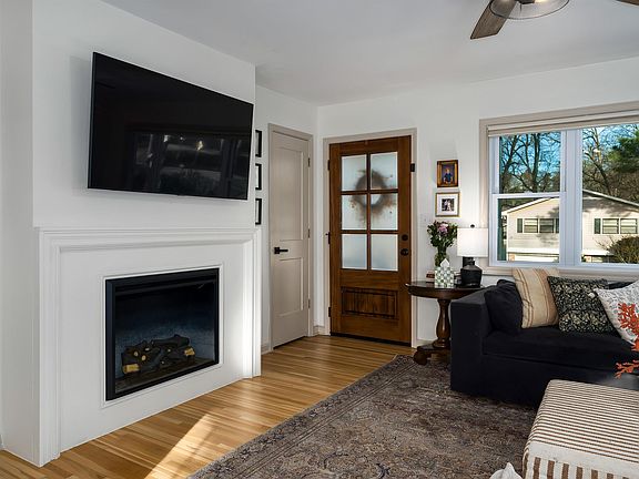 5th image of 824 Acton Ave