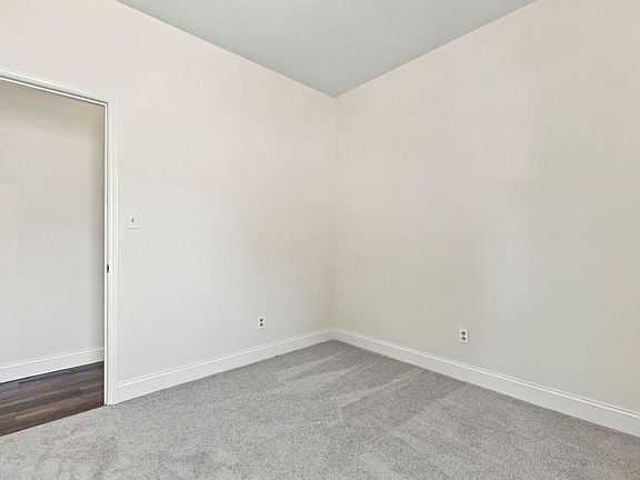 4th image of 9 Melody Cir