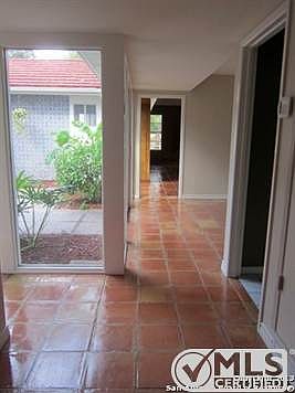 5th image of 106 Encino Blanco St