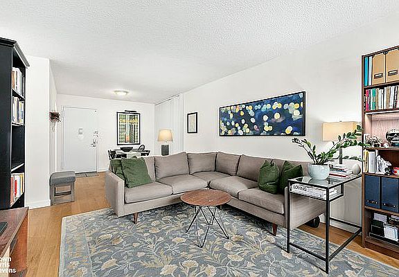 3rd image of 347 W 57th St APT 11B