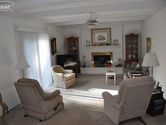 3rd image of 9450 Deer Park Ct