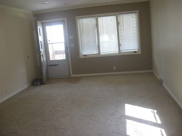 5633 Parker St — Photo 3