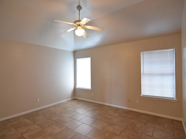 3817 Sawtooth Dr — Photo 10