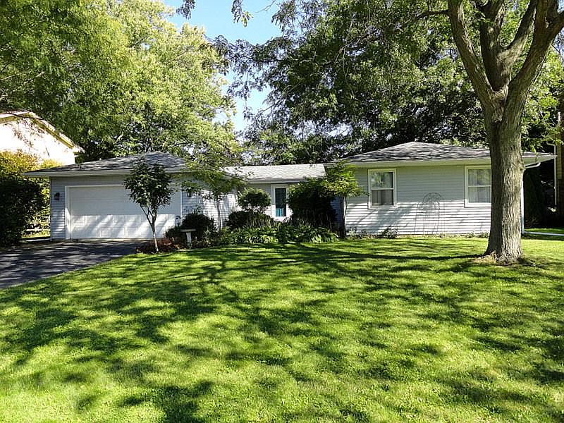 1st image of 694 Carriage Dr