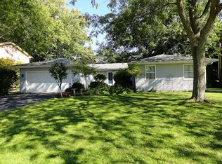 694 Carriage Dr, Batavia, IL 60510