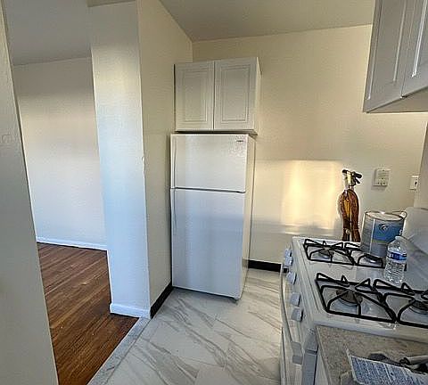 3rd image of 451 E 116th St APT 26